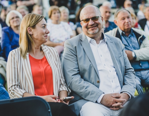 Vents Armands Krauklis steidzami uzrunā savus klausītājus, fanes un sekotājus