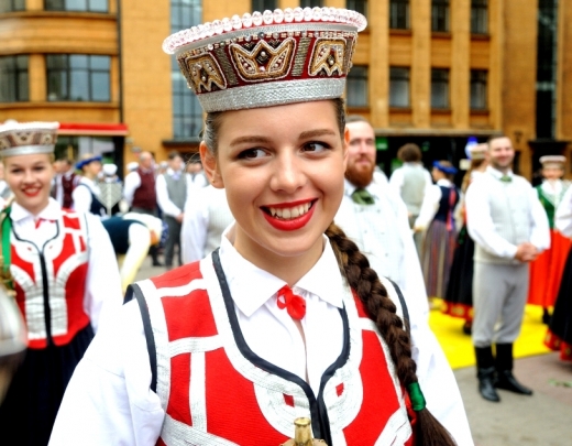 Atrodi video kadros arī sevi! Visu Latvijas kolektīvu Dziesmu un deju svētku gājiens - 45 000 svētku dalībnieki