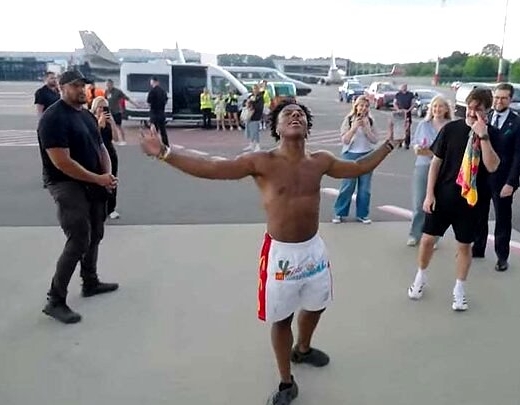 IShowSpeed vizīte Latvijā. PILNS VIDEO no STREAM ar drosmīgi asiem latviešu jauniešu komentāriem. Jau lidostā pliks!