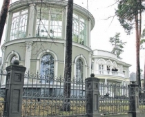 Zagļi seifu no Gerkena villas iznesa pa logu