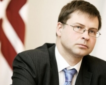 Dombrovskis: "Kas vēlas, lai brauc prom no Latvijas, ar varu te nevienu neturēs"