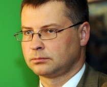 Dombrovskis noliedz iemeslu demisijai pēc budžeta pieņemšanas