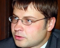 Dombrovskis: tiesiski paļāvīgā veidā mēs varētu tikai bankrotēt