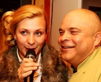 Elmārs Tannis izpļāpājas: dziedātāja Kerēvica karjeru sāka kā viesmīle - FOTO