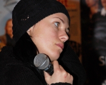 Kristīna Zaharova apslimusi, bet Ingum Pētersonam jauna dziesma (FOTO)