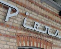 Pie populārā bāra "Piens" ielūst pasāžas jumts (FOTO)