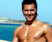 Kristaps PUNCULIS šodien dodas uz konkursu "Mr World 2010" (FOTO)