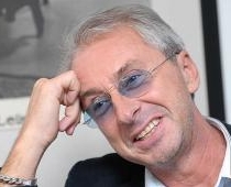 Ojārs Rubenis savu kabrioletu nopērk uz Vanšu tilta par 2000 $