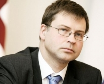 Dombrovskis: Baumas par lielo uzņēmumu privatizēšanu izplata politiski spēki