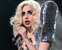 FOTO: Lady GaGa izģērbusies žurnālam Vanity Fair; atzinusi, ka lieto kokaīnu