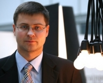 Dombrovskis: Vienreiz jābeidz baumot par privatizāciju