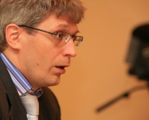 Skandalozais žurnālists Lato Lapsa gandrīz noprecējis indieti