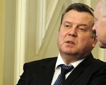 Urbanovičs uztādījis Dombrovskim ultimātu - vai nu ar VL, vai ar mums