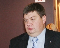 Kalvītis teātra izrādes laikā iemieg; Pamostas, kad iznāk plikas meitenes