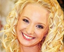 "Latvijas princese" Katrīna Puriņa uzmetusi blondīnes (FOTO)