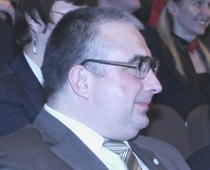 Āboliņš dzerot no blašķītes nav veicis nekādu "noziegumu"; Arī etiķete atļauj