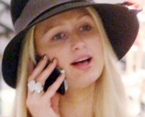 Parisa Hiltone bez meikapa vairs neizskatās tik glamūrīgi kā ierasts FOTO