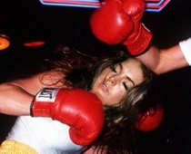 Parisai Hiltonei un Lindsijai Lohanai piedāvāta divcīņa boksa ringā