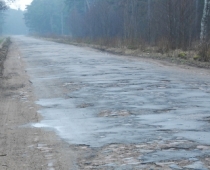 Zatlers sūdzējies Augulim par bēdīgo Liepāja-Klaipēda ceļa stāvokli