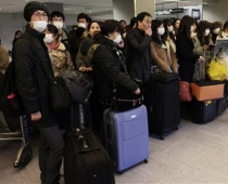 Cilvēki bēg no Japānas, gaidot kodolavāriju