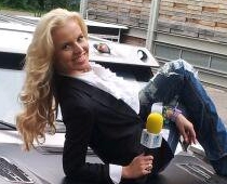 Maiju SILOVU "Jaunā viļņa" laikā vizinās ar bruņu mašīnu (FOTO)