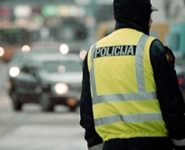 Rīgā aiztur kārtējo autovadītāju-kukuļdevēju