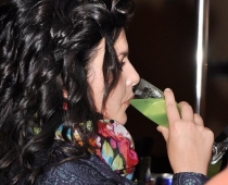 RAJECKA ar meitu izvēlas vienu alkoholisko dzērienu (FOTO)