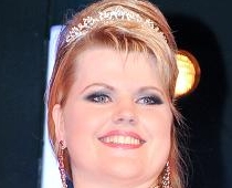 Konkursa "Pilnība 2011" uzvarētājas kronim naudu samet dalībnieces (FOTO)