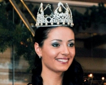 "Miss pasaule 2011" dalībniece «Avalon Hotel» Ziemassvētku ballē (FOTO)