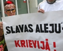 Deputāts Jānis Iesalnieks asi vēršas pret Veidemani; "Sūnu ciemā" svētki?