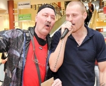 Dainis Dobelnieks ar ģimeni fano par basketbolistiem (FOTO)