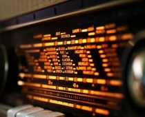 Pavasarī radio vismaz reizi nedēļā klausījušies 82% Latvijas iedzīvotāju