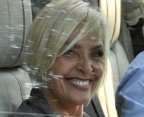 Laima VAIKULE koķetē ar fotogrāfiem (FOTO)
