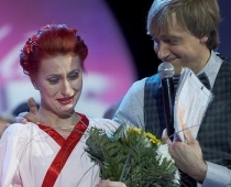 "Dziedošās ģimenes" pirms atgriešanās koncerta atstāj Pavlovsku ģimene