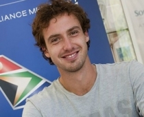 Ernests Gulbis nedēļā novalkā vienu apavu pāri