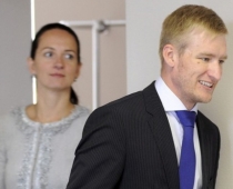 Sprūdžs sava biznesa problēmas uzvēlis dvīnīšu mātei