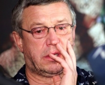 Gada kritiens - Bērziņš piedzeras, spēlē, svin un atkal dzer
