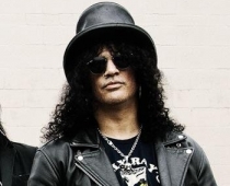 Slash meklē iesildītājgrupu, un pieejams fanu brauciens uz Kauņu