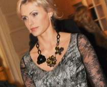 Agnese VĀRPIŅA šikā kleitā apmeklē "Gada balvas" ceremoniju