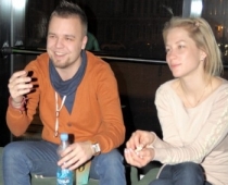 Valters beidzot ticis pie blondīnes