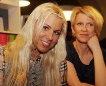 Liene Candy apmeklē popup jogas nodarbību