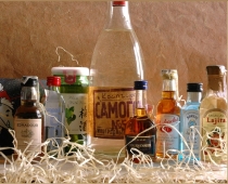 4 miruši, 3 hospitalizēti, 5 aizturēti... Aicina neiegādāties nekāda veida kreiso spirtu un alkoholu