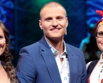 TV zvaigzne Zeltiņš uzmācas dāmām publiskajā sieviešu tualetē - VIDEO