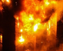 Šaušalīgs elles ugunsgrēks, kurā pilnībā nodeg debesskrāpis FOTO/VIDEO