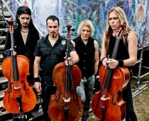 Rīgu no jauna satricinās čellu rokgrupas Apocalyptica koncerts