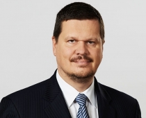 Gajējai uzbrauc ministrs Kaspars Gerhards