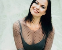 Seksīgā Evija Skulte ‘salaiž’ uzreiz ar diviem vīriešiem