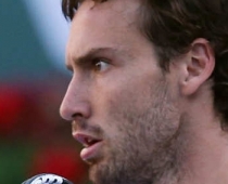 FOTO: Ernests Gulbis beidzot atrāda savu draudzeni