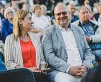 Vents Armands Krauklis steidzami uzrunā savus klausītājus, fanes un sekotājus