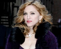 Madonna atkal kļuvusi par māti